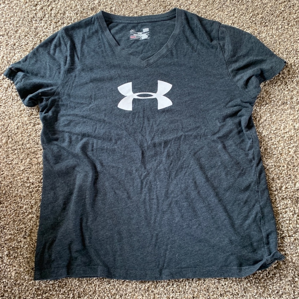 UA loose fit tshirt